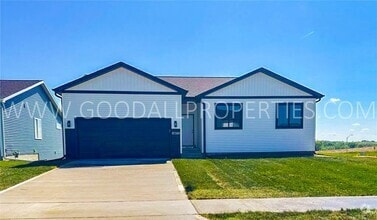 Building Photo - Stunning 4 bedroom, 3 bath Ranch Style Hom...