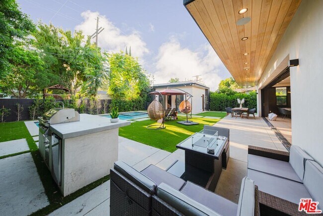 Building Photo - 5141 Varna Ave