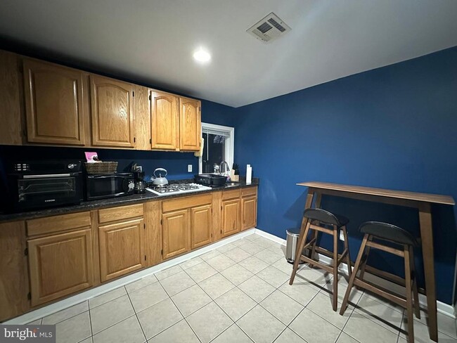 Building Photo - 16 Linden Ln