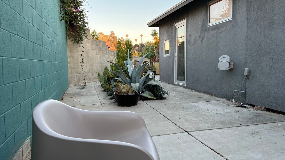 rear patio - 4608 Nob Hill Dr