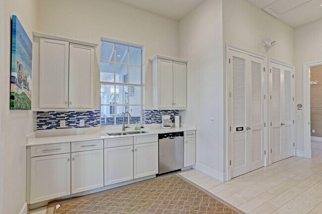 Building Photo - 444 Bay Colony Dr N