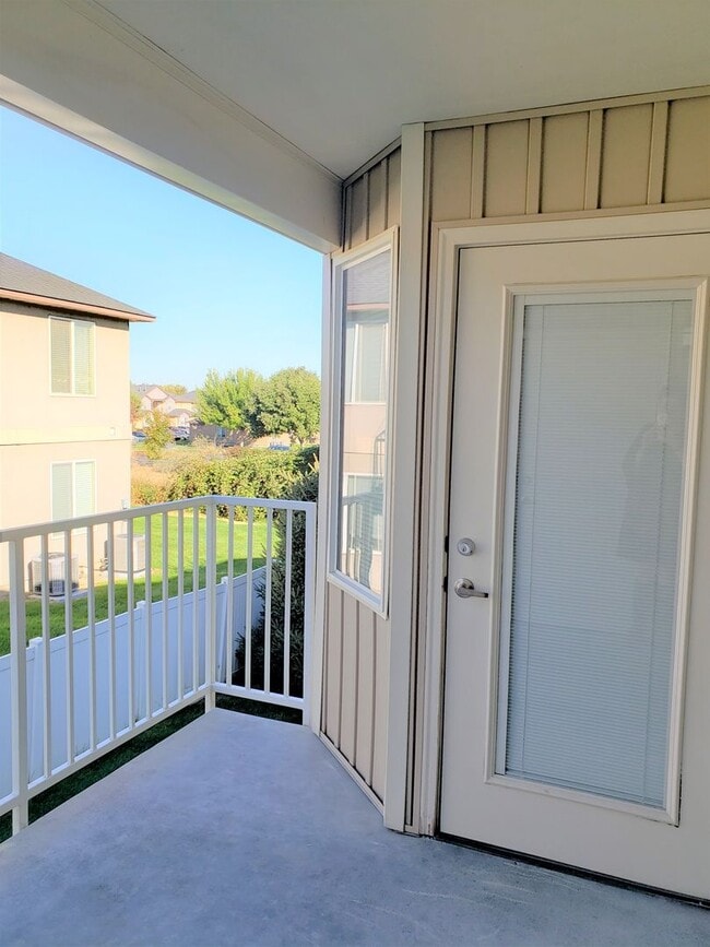 Building Photo - 1001 W Broadway Ave