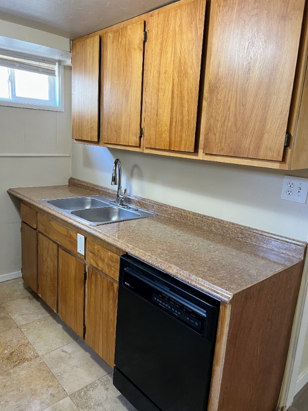 Building Photo - 1876 S Roberta St