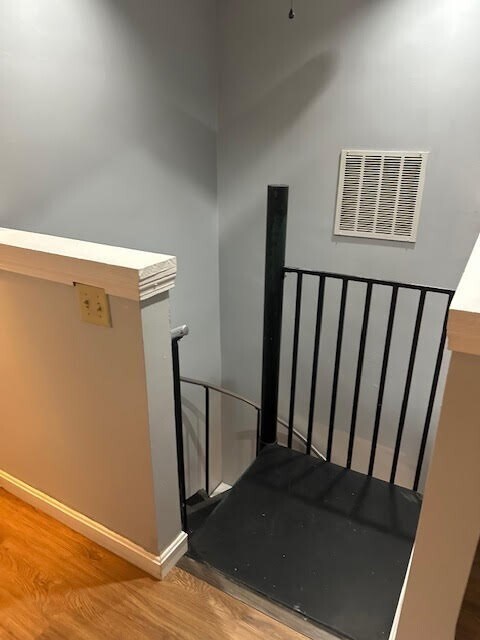 Building Photo - 633 Plantation St