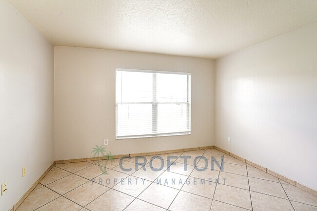 Building Photo - Very nice 3 bedroom with bonus room in Poinciana