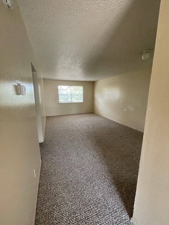 Building Photo - KNOX N