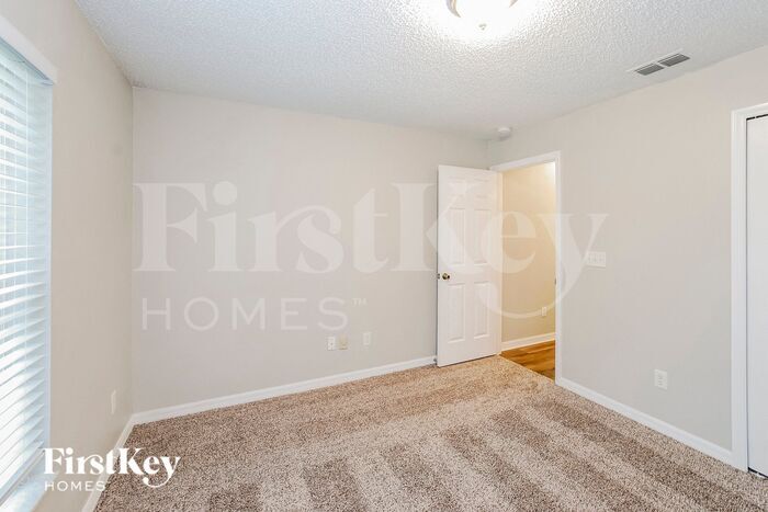 Building Photo - 15 Rymen Ln