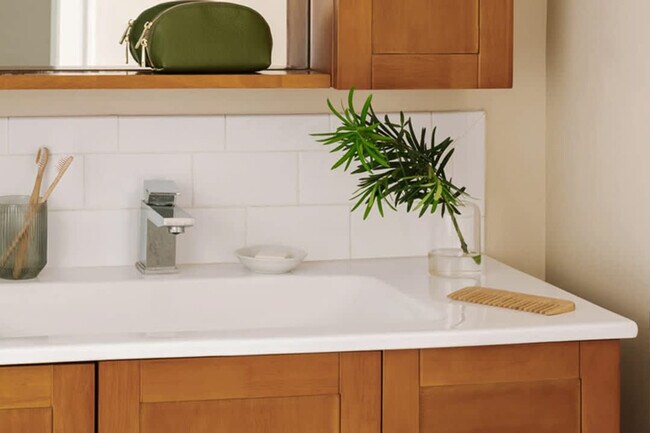 Building Photo - 925 Common St