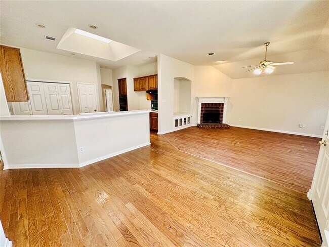 Building Photo - 6514 Clairmont Dr