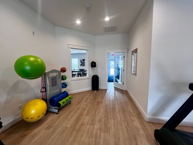 Building Photo - 2542 Fieldsway Dr