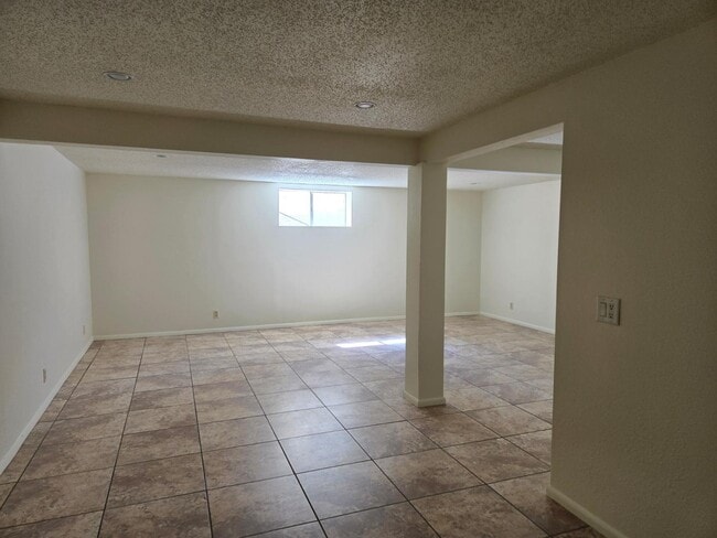 Building Photo - 3208 Texas St NE