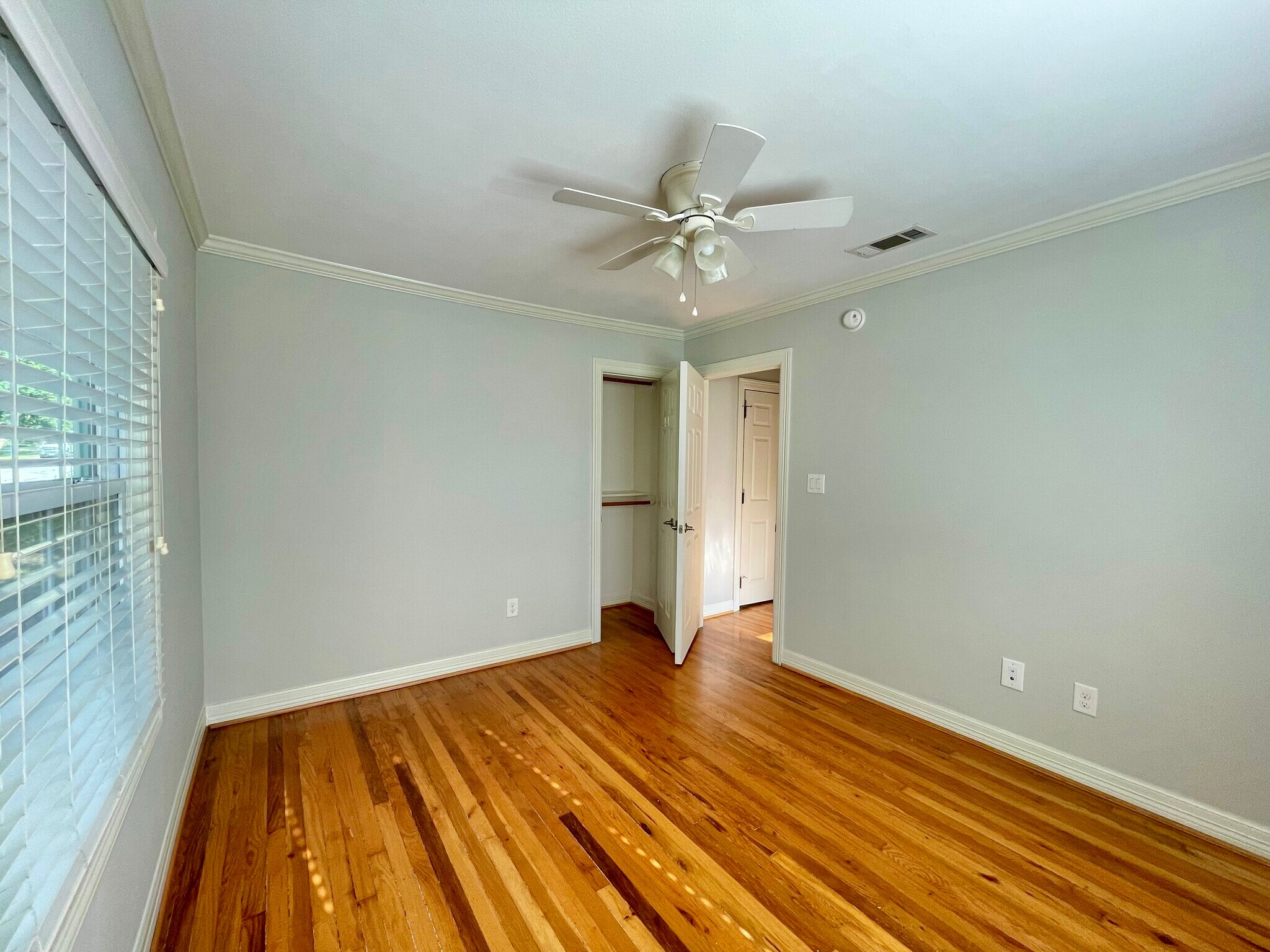 Building Photo - 3716 Collinwood Ave