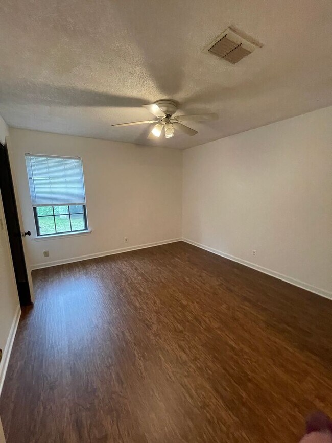 Building Photo - 3 Bed in North Murfreesboro