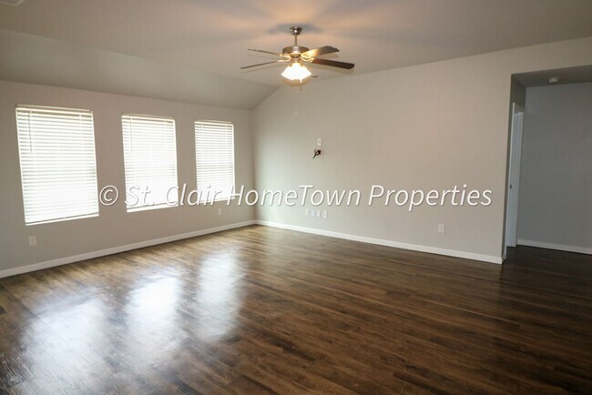 Building Photo - Spacious 4 Bedroom Home in Fox Hollow