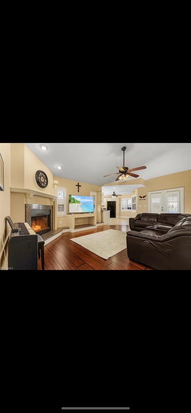 Building Photo - 403 SW 3rd Ct