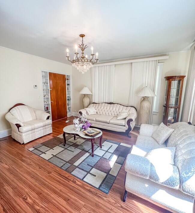 Building Photo - 27 Hudson St