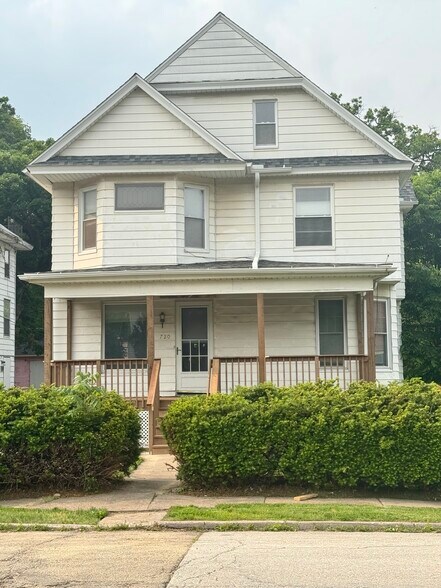 Primary Photo - 720 E 15th St