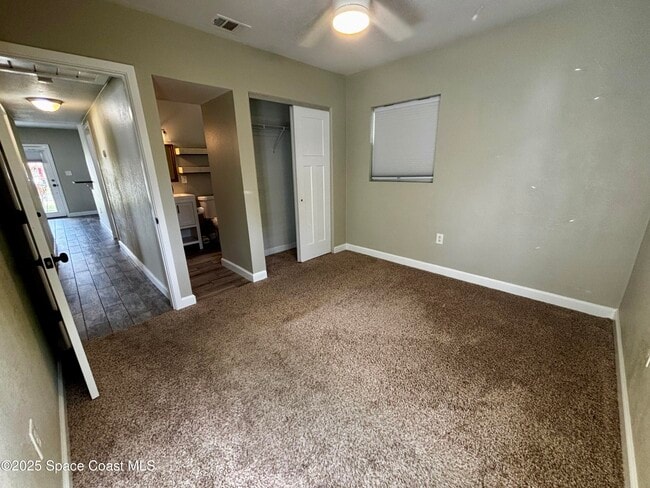 Building Photo - 1525 Island Dr