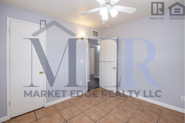 Building Photo - 3Bed/1Bath Home at Mesa/Broadway! $1499 MO...
