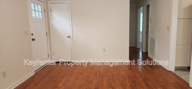 Building Photo - 825 Highland Ave