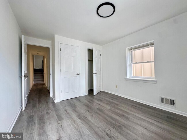 Building Photo - 1136 Mt Vernon St