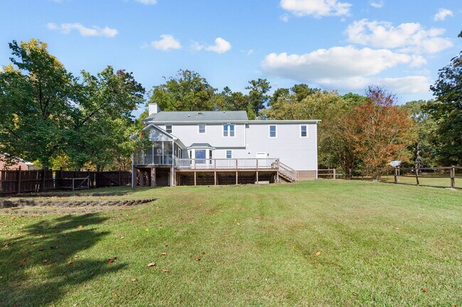 Building Photo - Beautiful 4 Bedroom/ 2 Story Home
