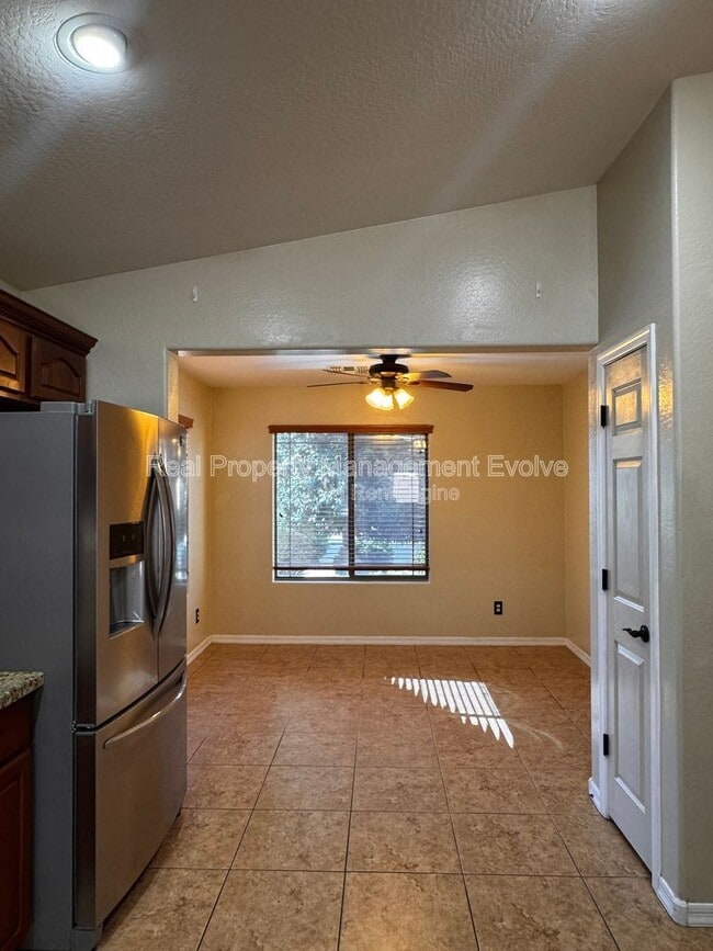 Building Photo - 18184 W Saguaro Ln