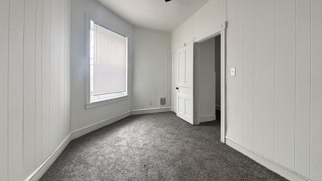 Building Photo - Classic Philly Charm: Updated 3-Bed Rowhome