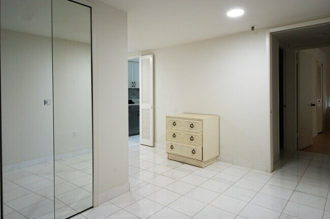 Building Photo - 2450 Presidential Way