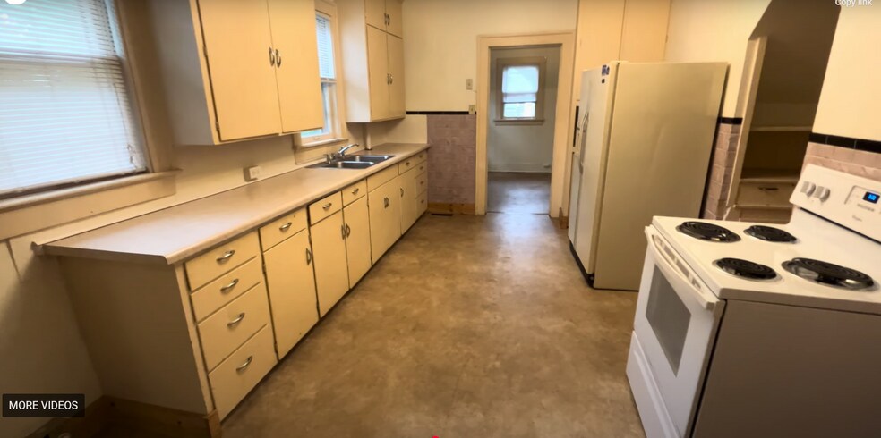 Building Photo - 1026 Oxford Ave