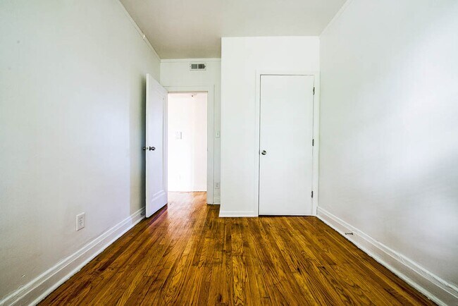 Building Photo - 102 S 17th