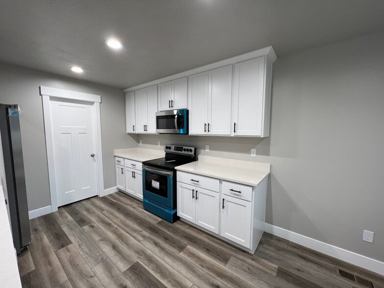 Building Photo - 447 E 625 S