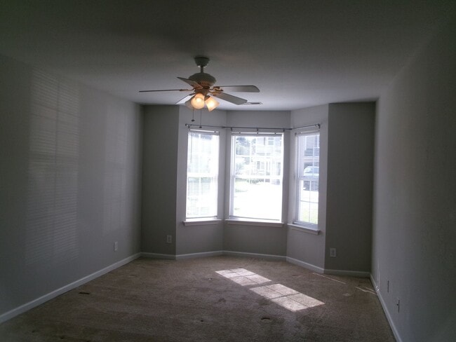 Building Photo - 3 bedroom, 2 bath home in the Inverness Community