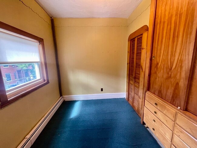 Building Photo - 136 Saratoga St