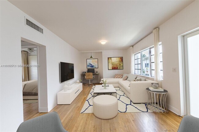 Building Photo - 1130 Venetian Way