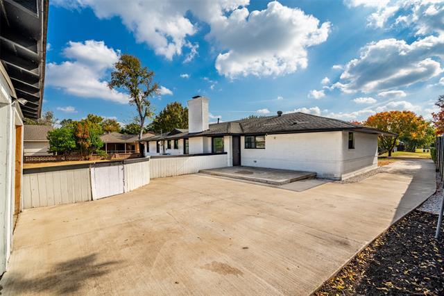 Building Photo - 6207 Royal Ln