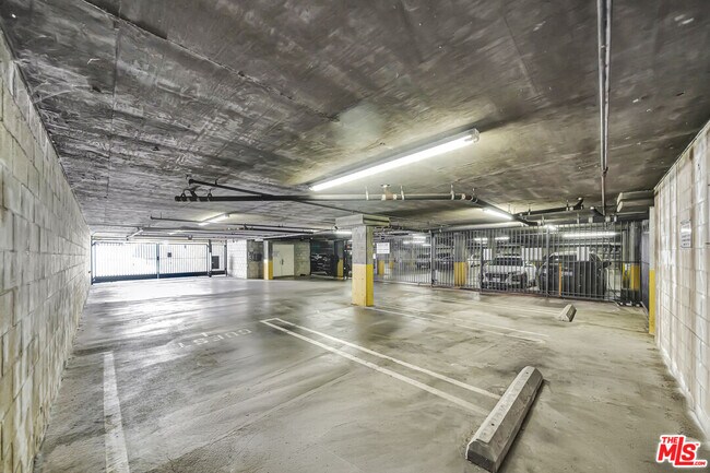 Building Photo - 4477 Woodman Ave