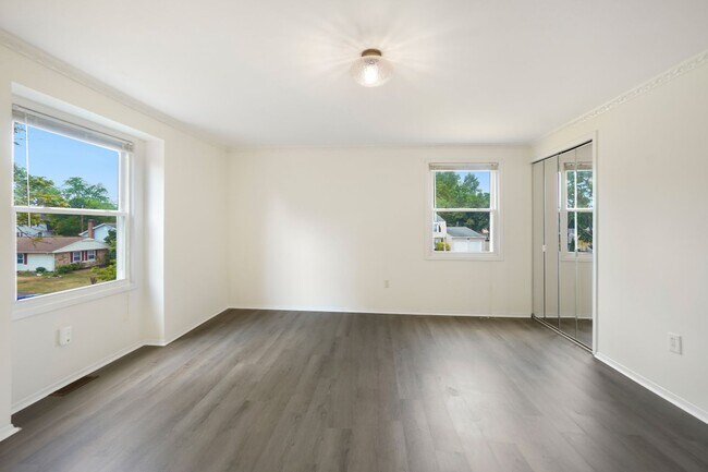 Building Photo - A 4 BEDROOM 2.5 BATH DREAM COME TRUE IN POINTER RIDGE AT COLLINGTON!