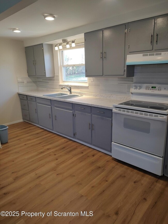 Building Photo - 1023 Carmalt St