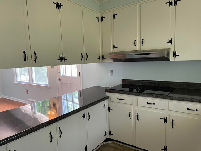 Building Photo - 768 Winyah Dr