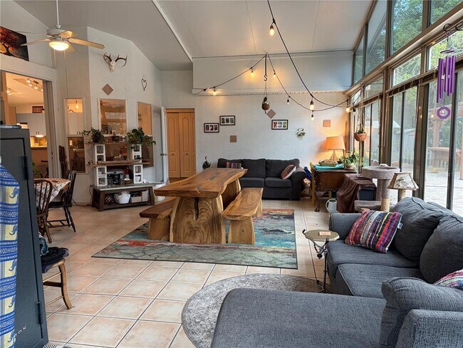 Building Photo - 3205 SE 23rd Pl