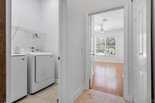 Building Photo - 2013 Harbor View Cir