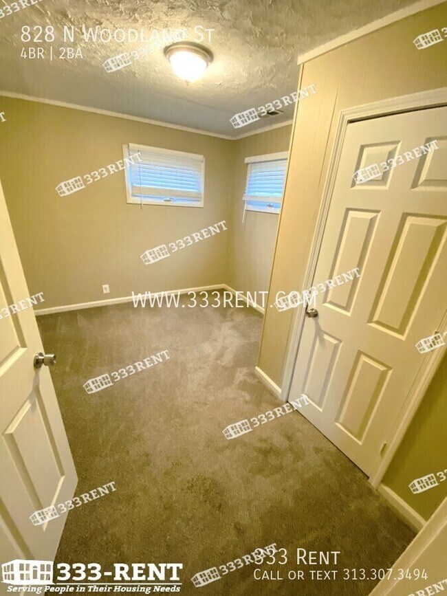 Building Photo - 828 N Woodland St