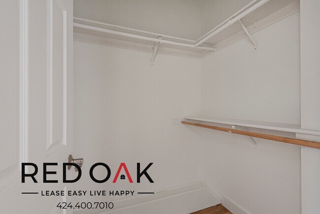 Building Photo - 884 Palm Ave