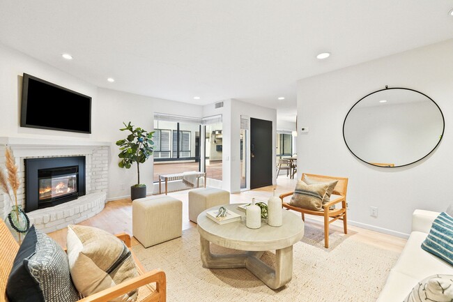 Building Photo - Natural Sunlight in every room, Palos Verdes Estates