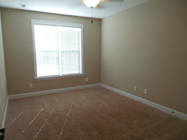 Building Photo - 812 Herrington Dr