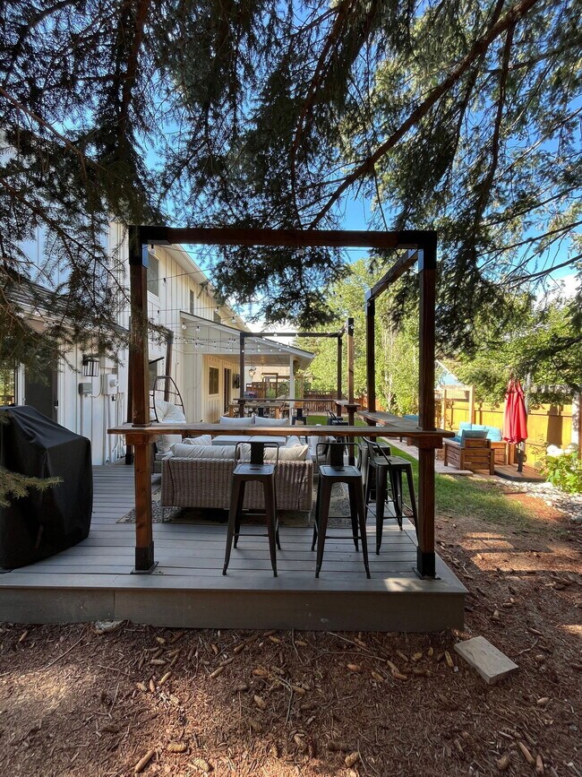 Building Photo - 10739 E Crestridge Cir