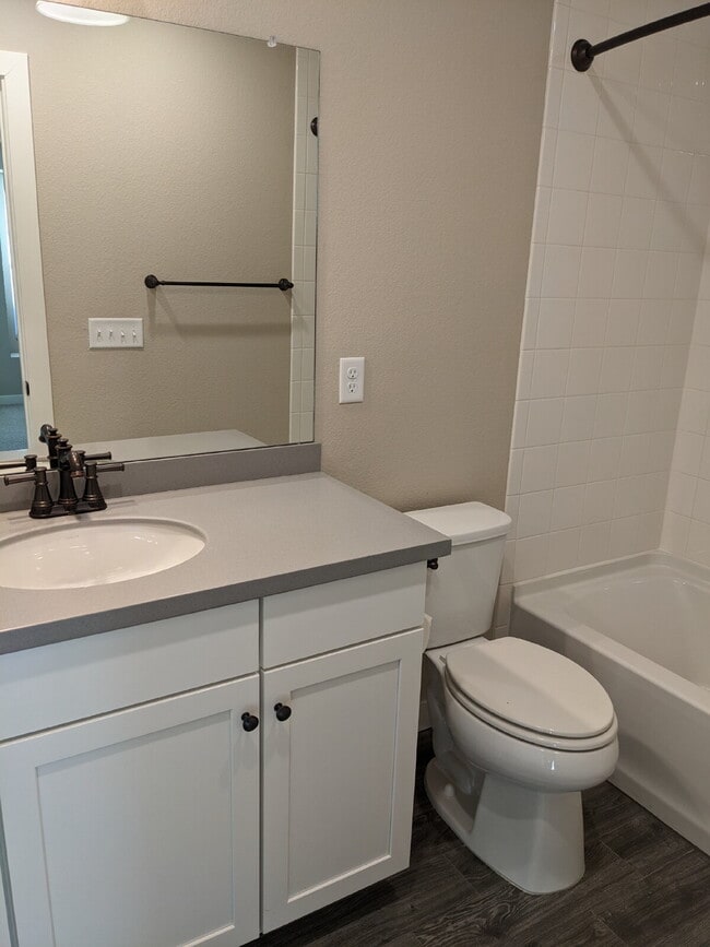 Building Photo - Luxury Open Concept Townhome in Quiet Littleton Neighborhood Complete with Mountain Views!