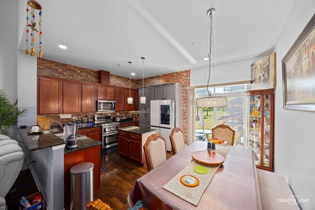 Building Photo - 2704 Blakely Ln