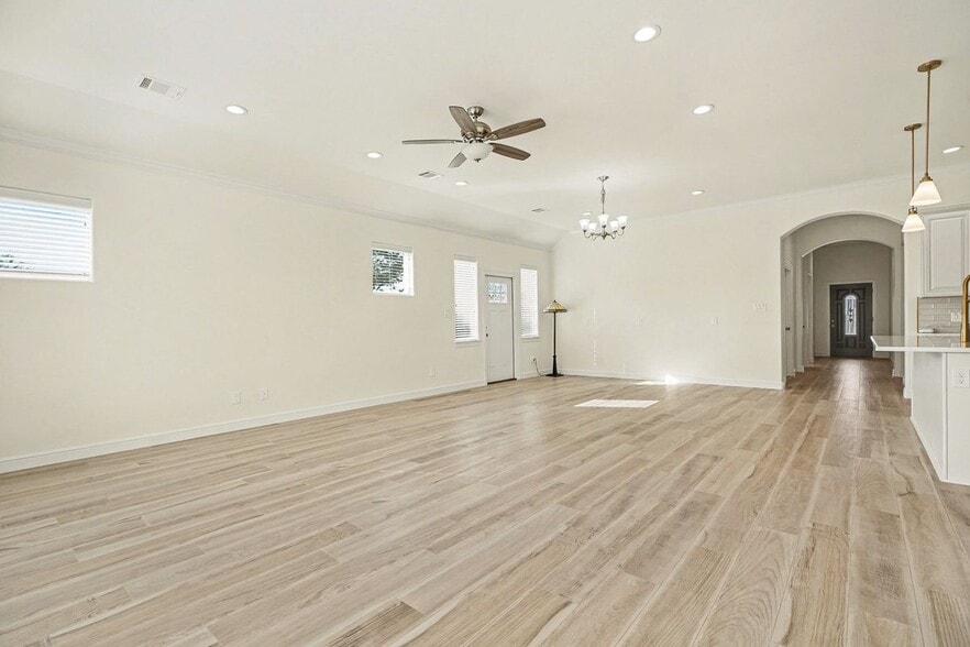 Building Photo - 3633 E Meadow Ln